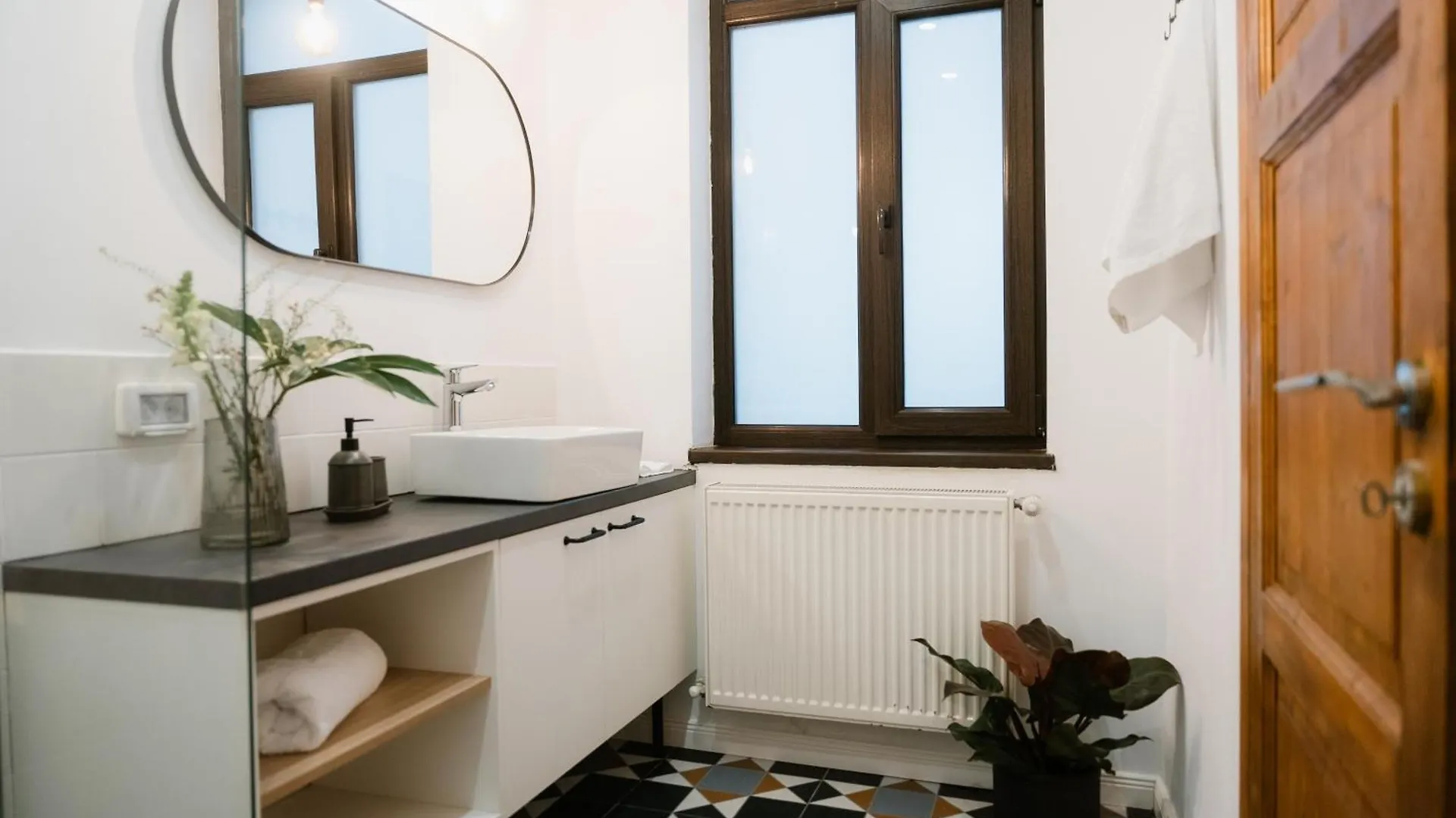 Black Habit Accomodation Bucharest Bed & Breakfast