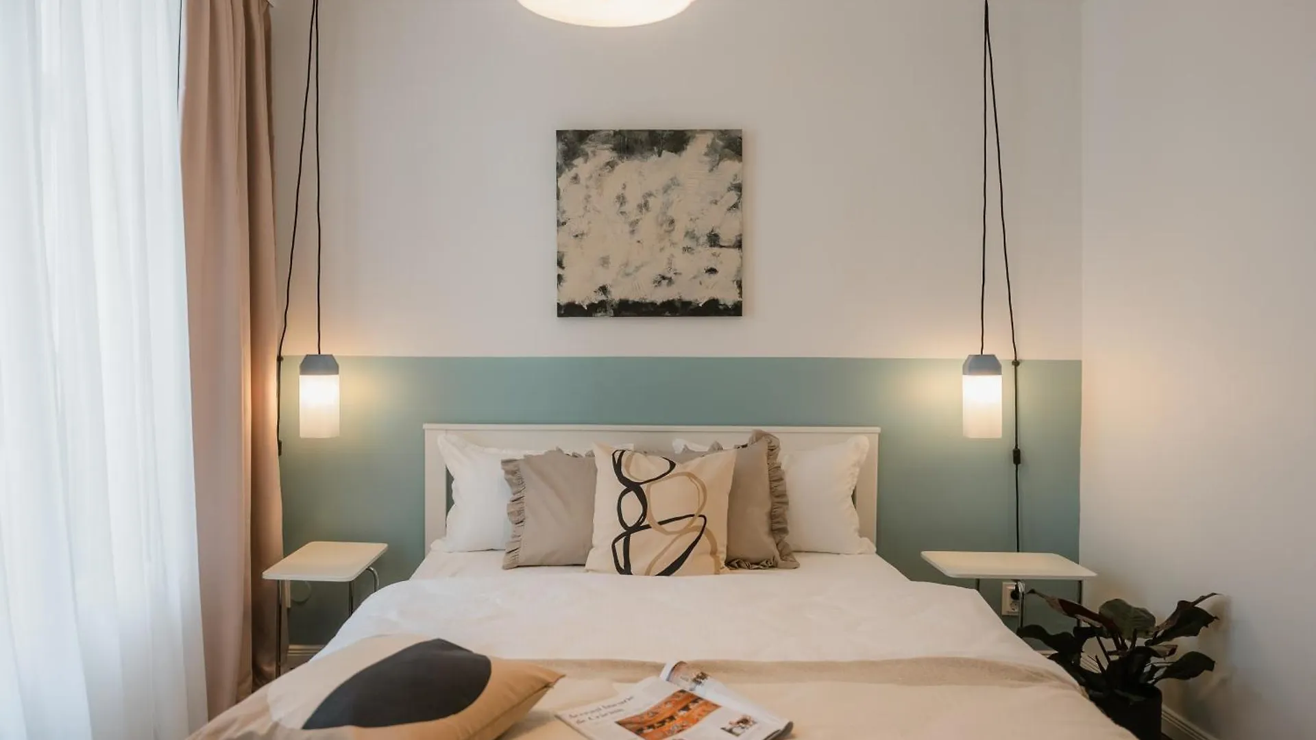 Black Habit Accomodation Bucharest 0*,