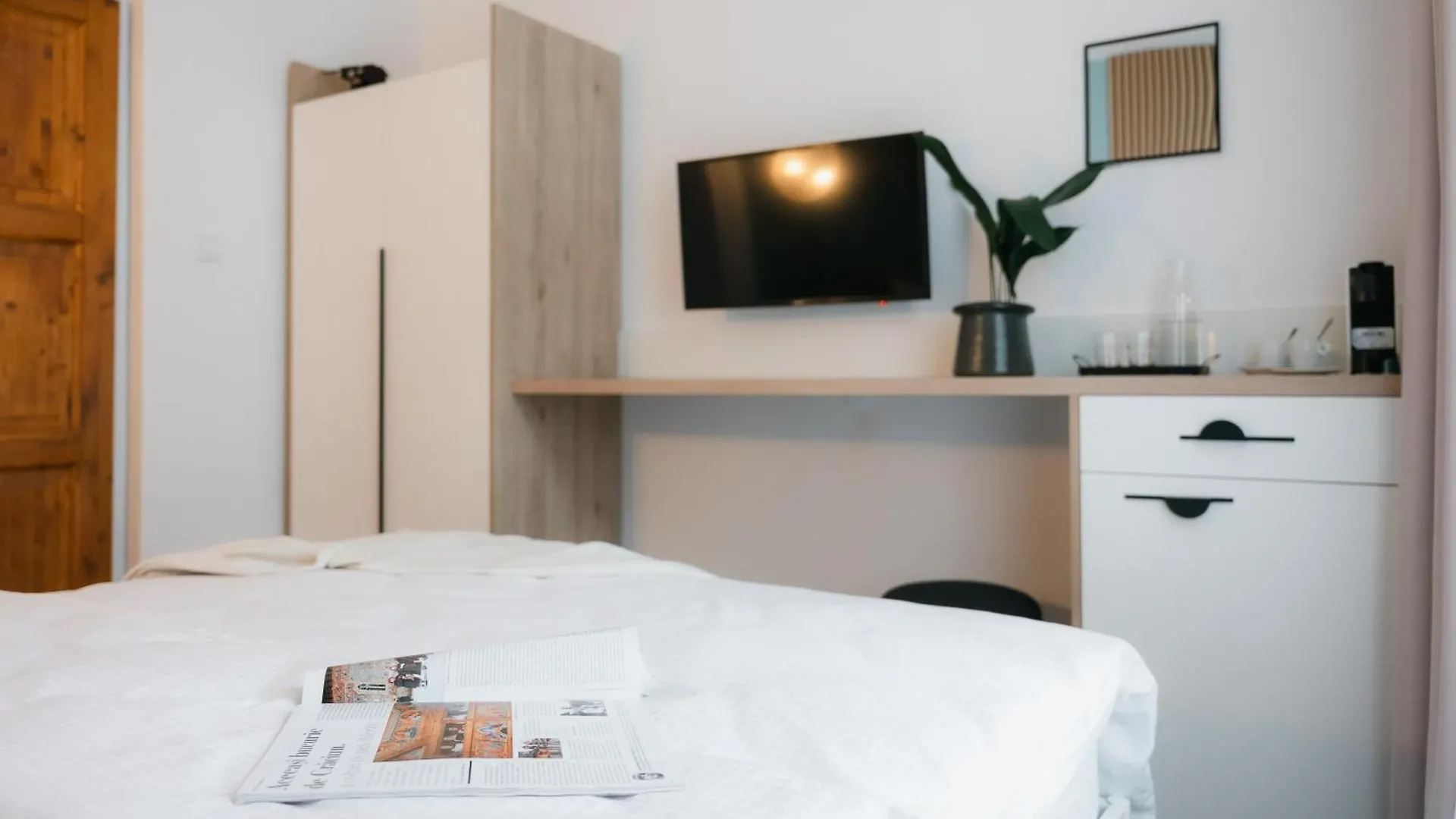 Bed & Breakfast Black Habit Accomodation Bucharest Romania