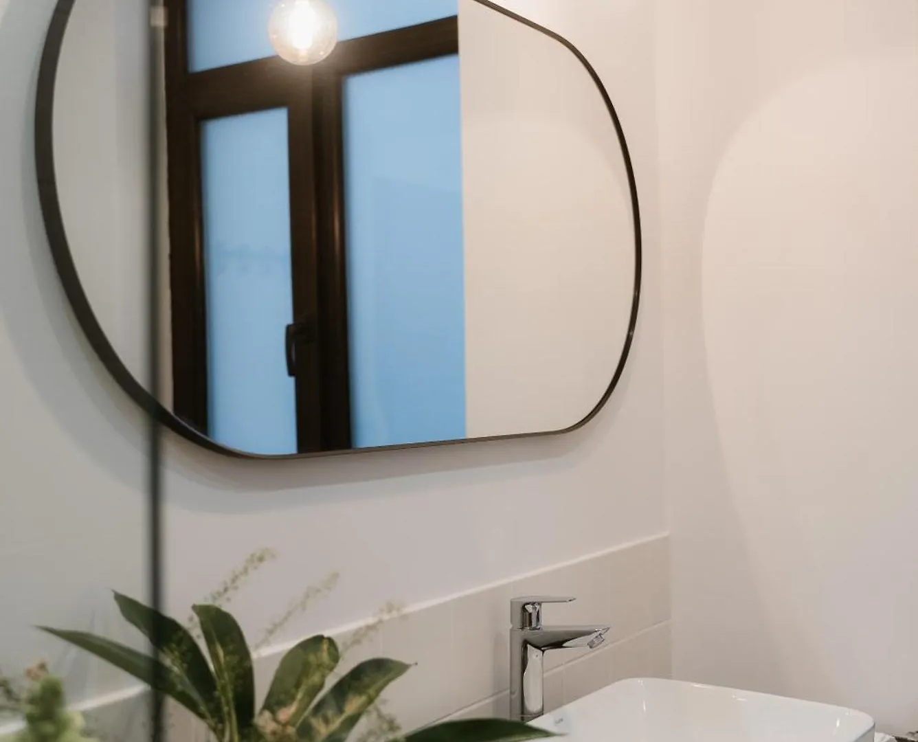 Bed & Breakfast Black Habit Accomodation Bucharest Romania