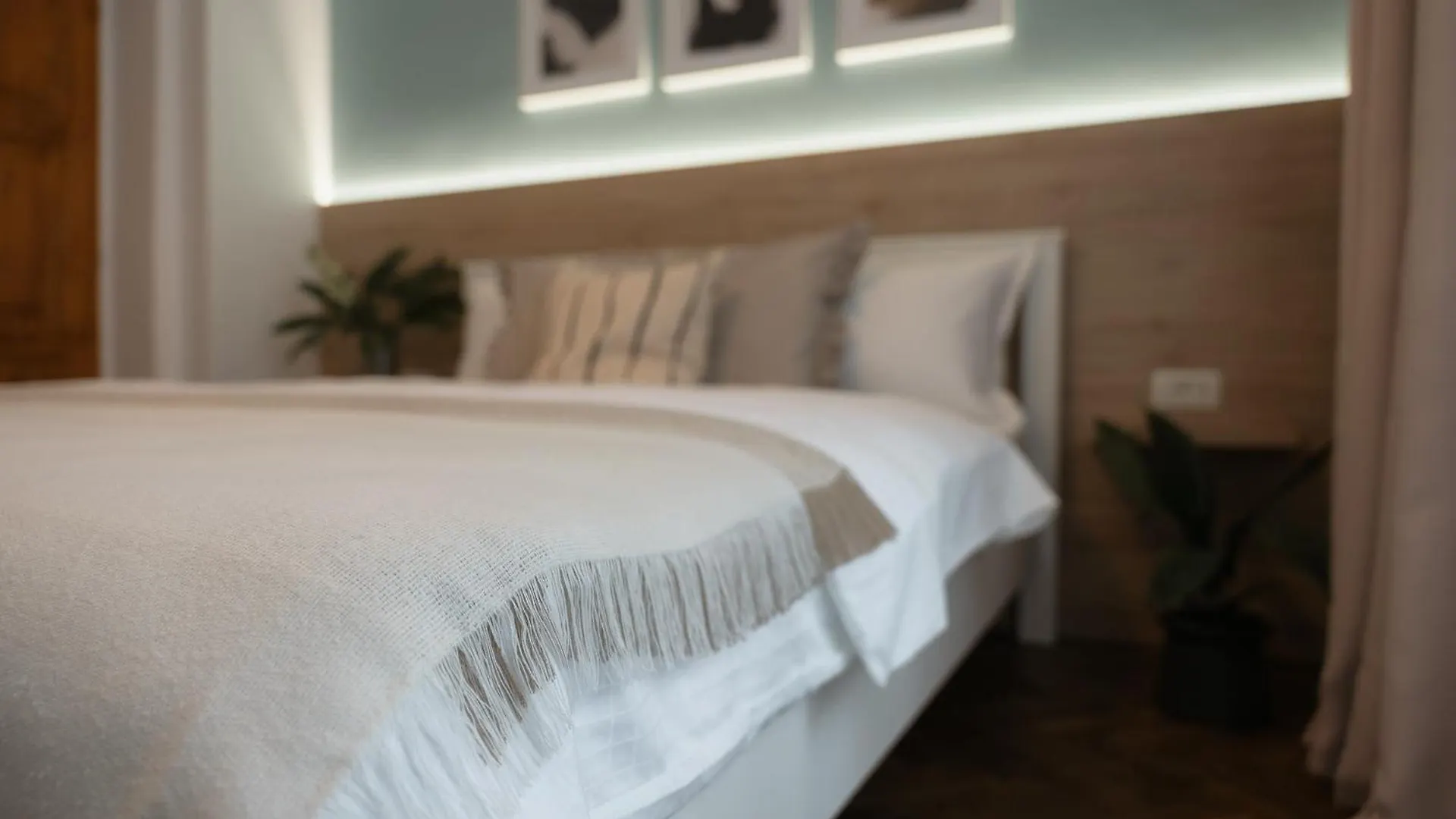 Black Habit Accomodation Bucharest Bed & Breakfast