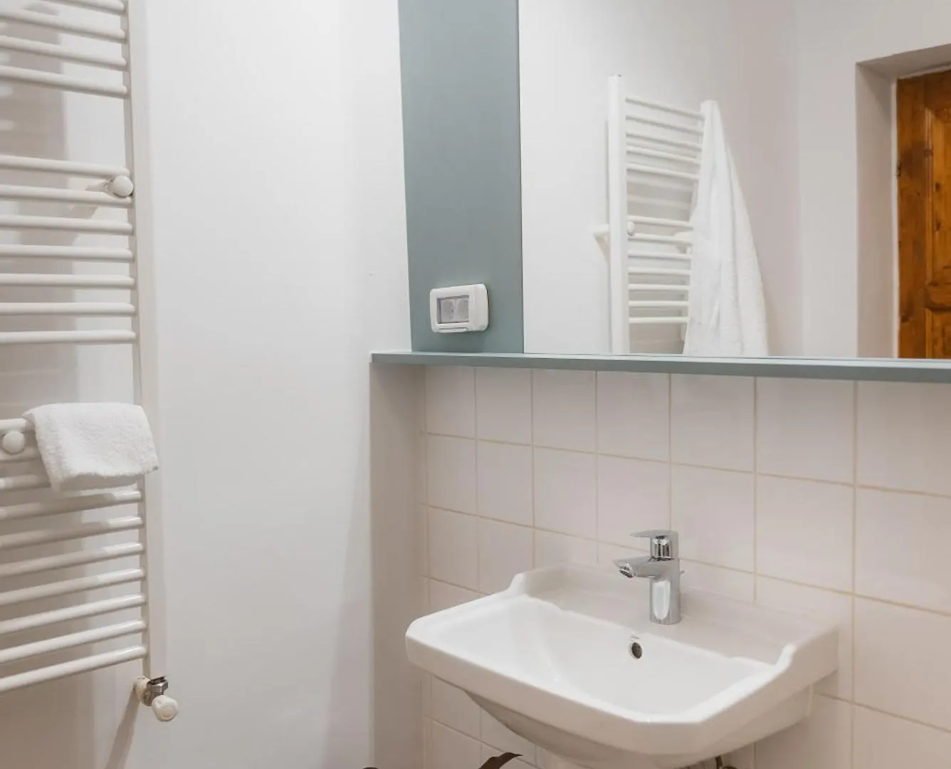 Bed & Breakfast Black Habit Accomodation Bucharest
