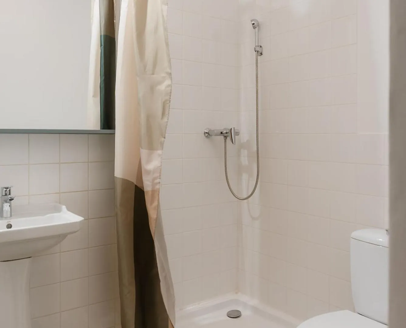 Bed & Breakfast Black Habit Accomodation Bucharest